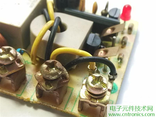 漏電保護(hù)器拆解：結(jié)構(gòu)有差異，做工不錯