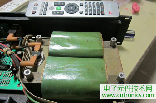 用料很給力！專業(yè)后級功放美國高峰FA1201拆解