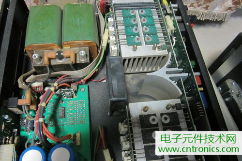 用料很給力！專業(yè)后級功放美國高峰FA1201拆解