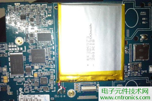 不怕摔的電紙書！一款柔性屏電子書閱讀器拆解