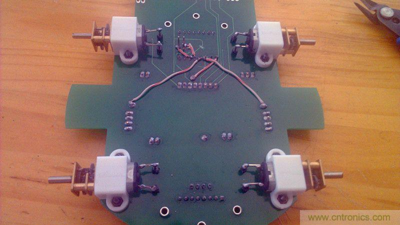 牛人力作！PCB版藍(lán)牙智能小車DIY