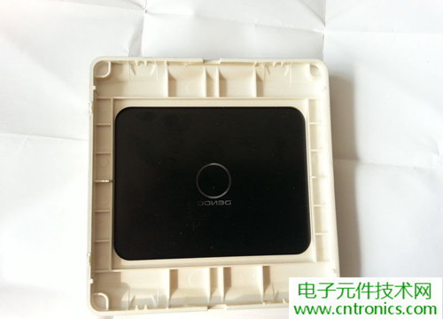 一款觸控開關拆解，做工不錯