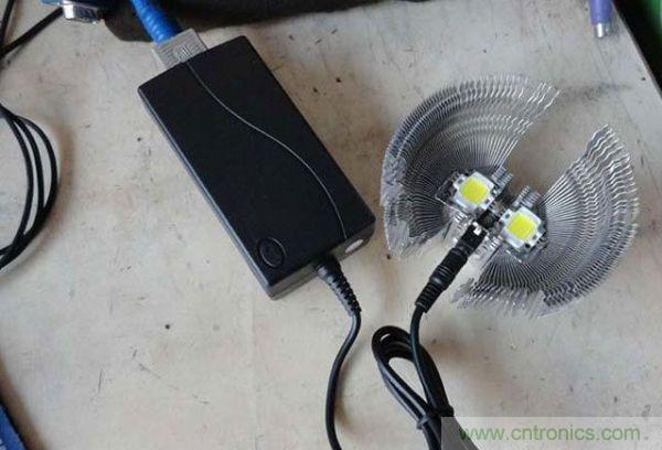 變廢為寶！風(fēng)扇散熱器變身山寨LED燈