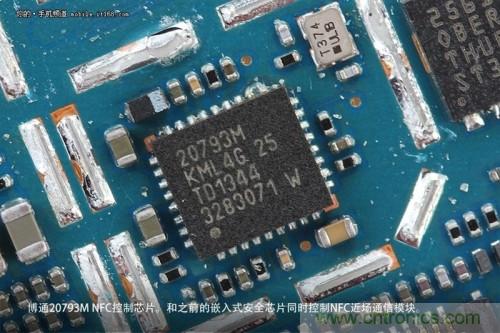 博通20793M NFC控制芯片，和上邊那個安全元件一起控制NFC近場通訊模塊