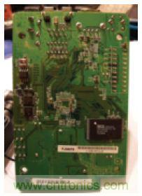 圖3：WPS54G打印服務(wù)器電路板背面。