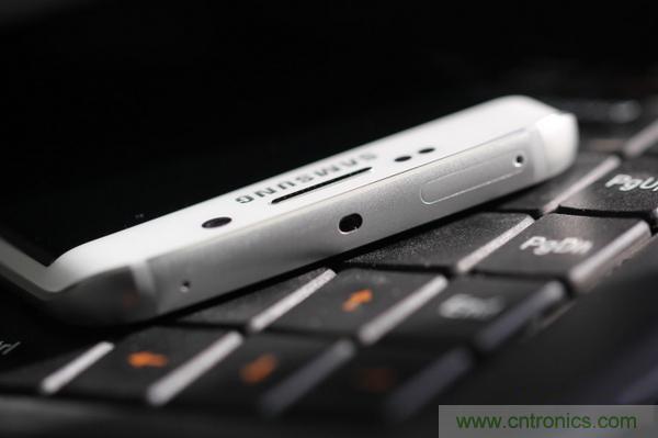 三星S6 Edge+拆解：比S6 Edge加在哪里？