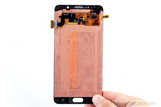 Galaxy Note5拆解，與S系列差距日漸模糊