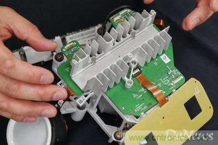 拆解筆記本不過(guò)癮，那就來(lái)拆拆日本情感機(jī)器人吧！