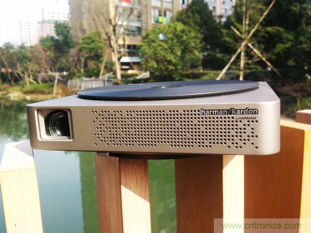 無屏電視時代已然來臨，客廳你做好準備了嗎？