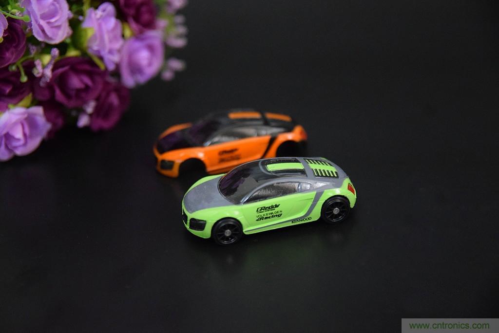 虛擬與現(xiàn)實(shí)相結(jié)合的飛車游戲，讓你體驗(yàn)速度與激情的碰撞！