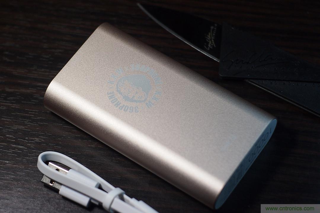 移動電源也玩雙引擎？快到你想象不到