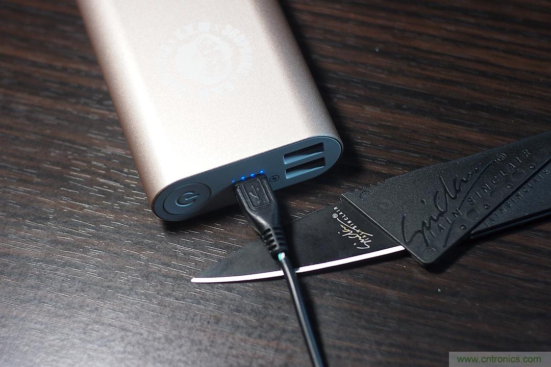 移動電源也玩雙引擎？快到你想象不到