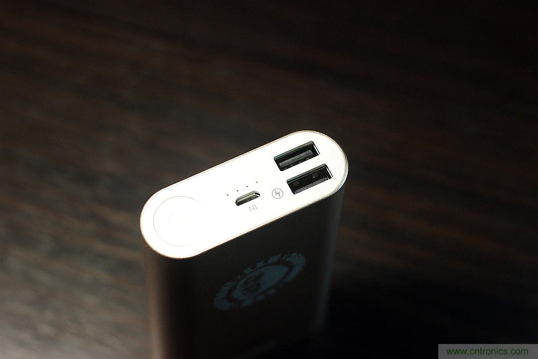 移動電源也玩雙引擎？快到你想象不到