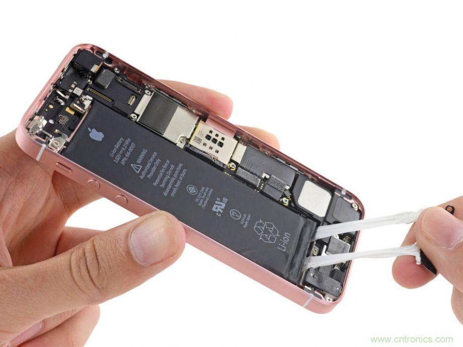 有什么地方?jīng)]有變？iPhone SE真機(jī)拆解