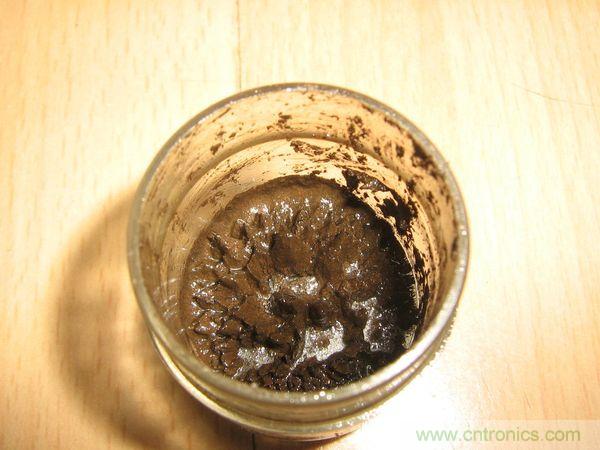 藝術(shù)源于生活，用生活中的物件也能制作磁流體