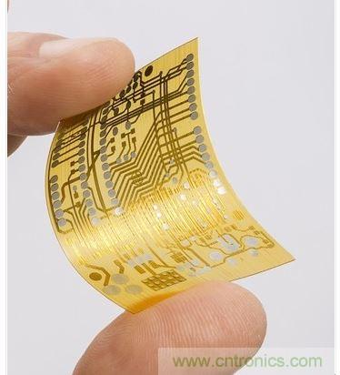 這款PCB是由納米尺寸的3D打印機的。