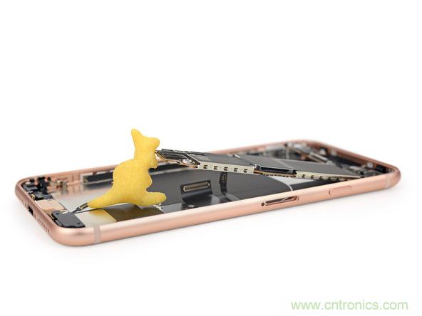 iPhone 8首拆：無線充電版本的iPhone 7？
