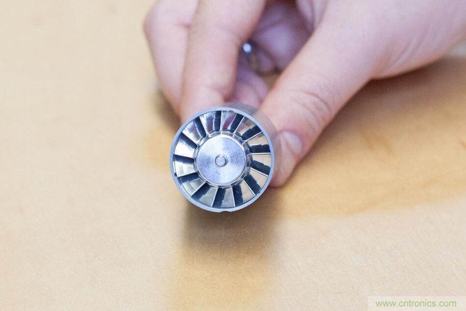 拆解戴森吹風(fēng)機：近三千元的價格貴在哪？