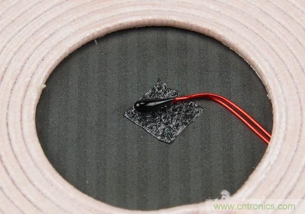 拆解對(duì)比：系出同門，小米、紫米無線充電器的差別有多大？
