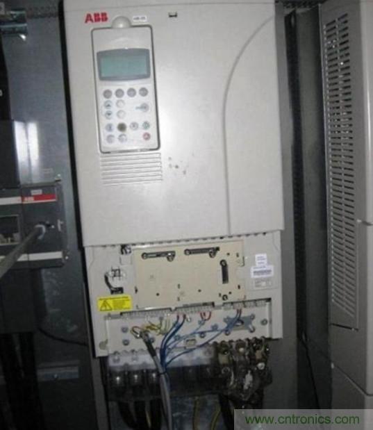 變頻器的輸出頻率調(diào)高，那么輸出電壓將如何提高？
