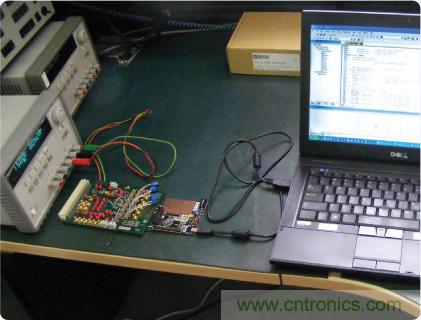 ADuC7026提供可編程電壓，用于評(píng)估多電源系統(tǒng)